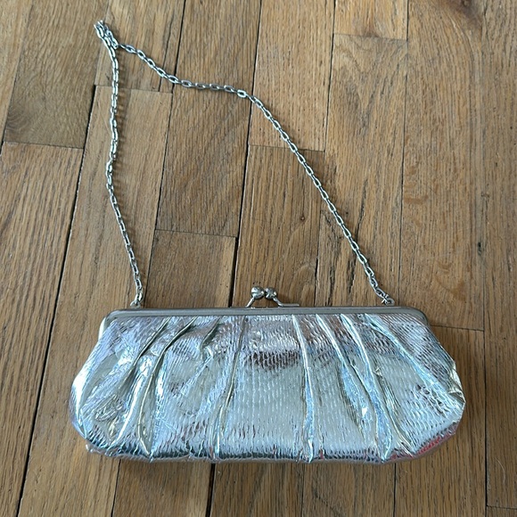 Shiny silver purse - Picture 1 of 2